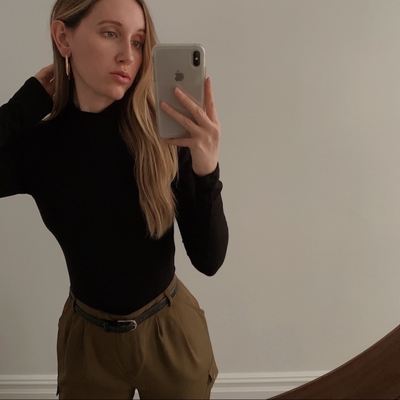 Varick Hoops | 18k Gold Filled - Picture 2 of 5